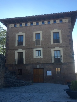 Edificio del Ayuntamiento. Palacio renacentista del siglo XVI. Casa natal de Juan Francisco Guillén Isso
