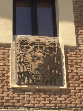 Escudo de armas de Juan Francisco Guillén Isso. Fachada del Ayuntamiento